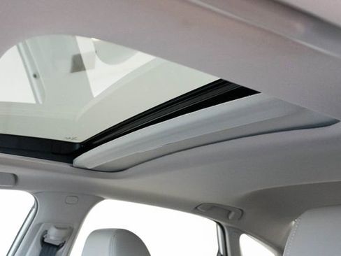 Used 2023 Honda Civic Touring image 4