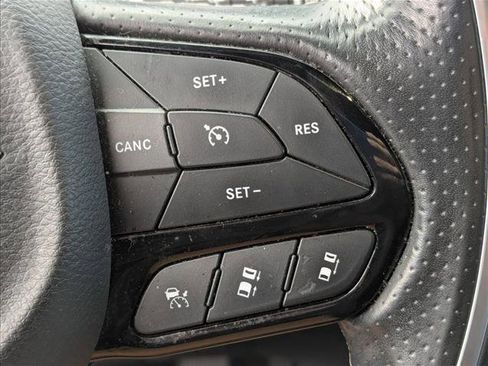 Used 2021 Chrysler Pacifica Limited w/ Uconnect Theater Family Group image 8