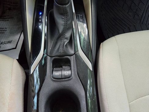 Used 2022 Toyota Corolla LE FWD image 19