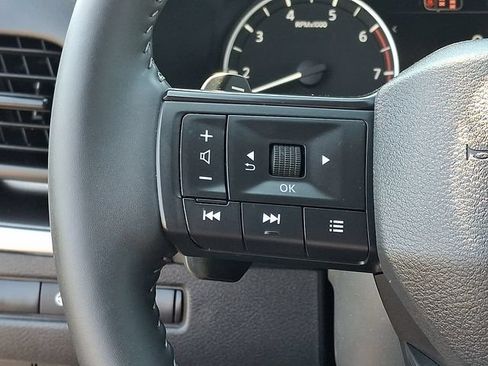Used 2026 Nissan Rogue SV FWD image 17
