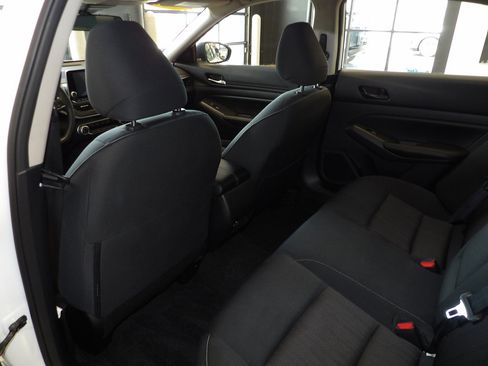Used 2025 Nissan Altima 2.5 SV FWD image 21