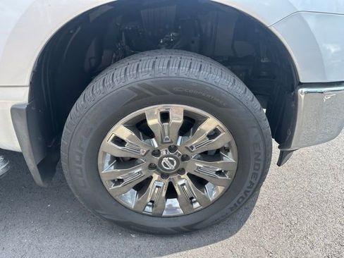 Used 2017 Nissan Titan SV image 12