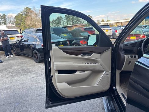 Used 2017 Cadillac Escalade ESV Premium Luxury image 7