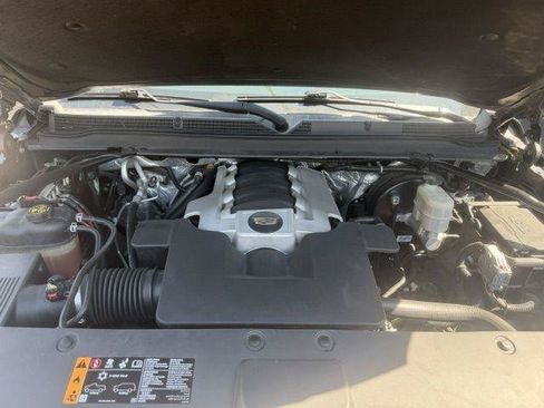 Used 2017 Cadillac Escalade Luxury RWD image 9