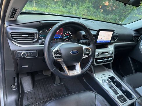 Used 2022 Ford Explorer XLT w/ Equipment Group 202A RWD image 19