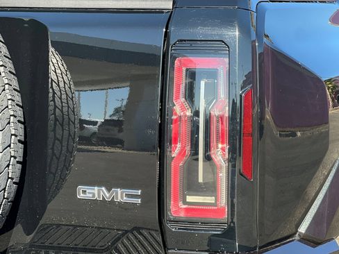 Used 2025 GMC Hummer EV 2X AWD/4WD image 42