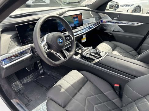 Used 2025 BMW i7 eDrive50 w/ M Sport Package image 13