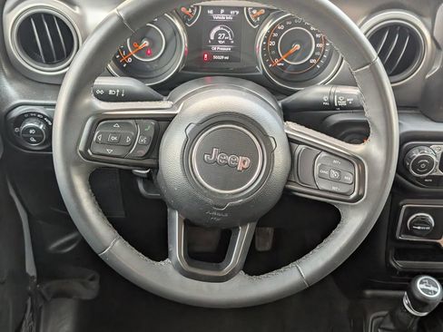 Used 2023 Jeep Gladiator Sport AWD/4WD image 12
