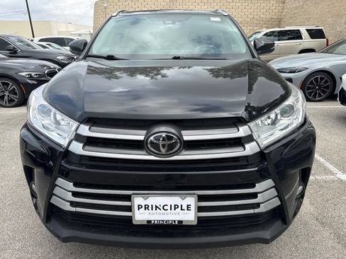 Used 2019 Toyota Highlander XLE FWD image 4