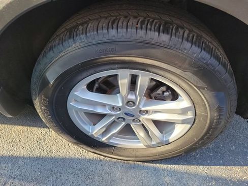 Used 2023 Ford Explorer XLT RWD image 7