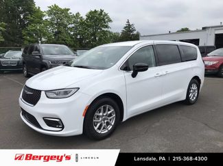 Used 2024 Chrysler Pacifica Touring-L FWD video 1