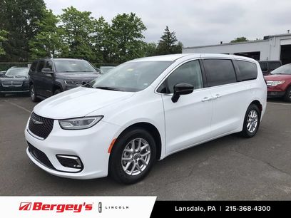 Used 2024 Chrysler Pacifica Touring-L