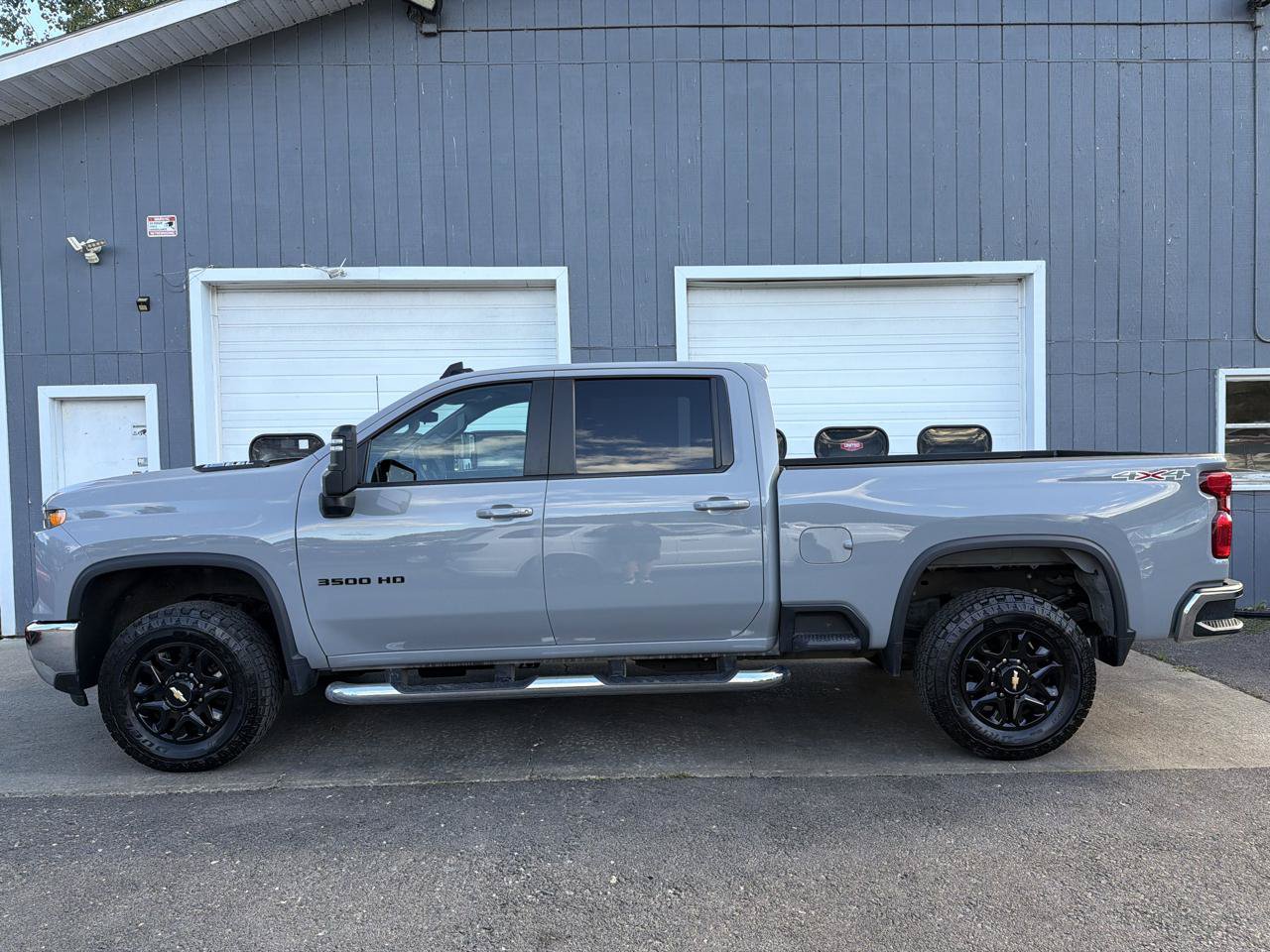 Used 2024 Chevrolet Silverado 3500 LT AWD/4WD image 7