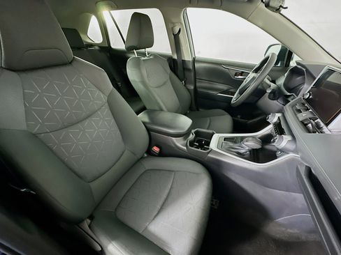 Used 2024 Toyota RAV4 XLE image 31