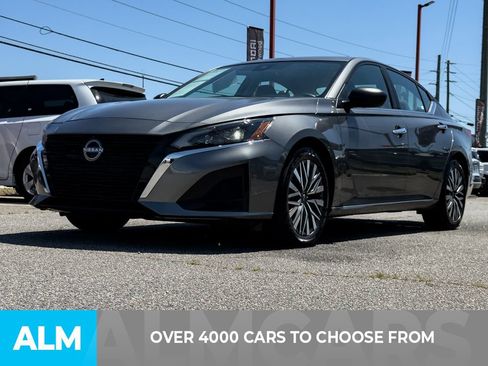 Used 2025 Nissan Altima 2.5 SV FWD image 2