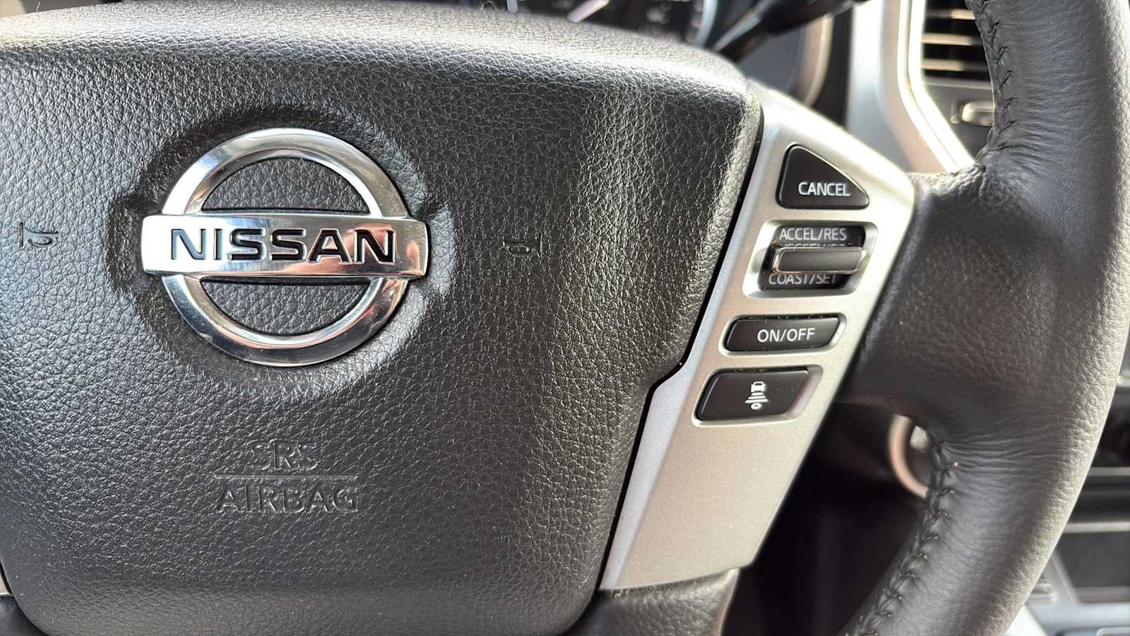 Used 2021 Nissan Titan SV w/ SV Convenience Package AWD/4WD image 18