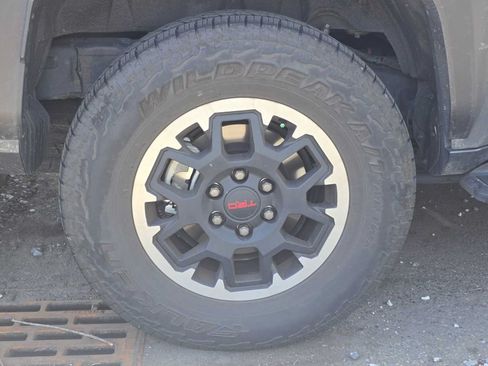 Used 2025 Toyota 4Runner TRD Off-Road Premium AWD/4WD image 4