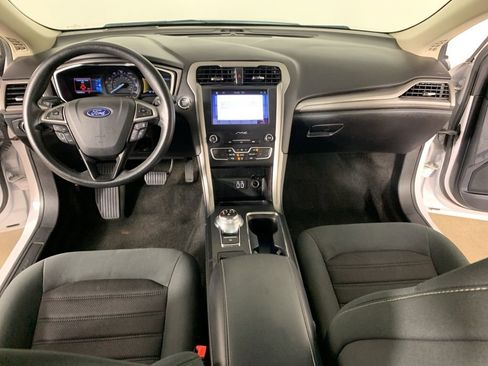Used 2019 Ford Fusion SE image 32