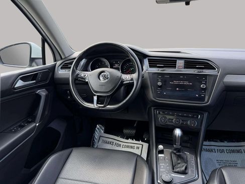 Used 2018 Volkswagen Tiguan SE AWD/4WD image 25