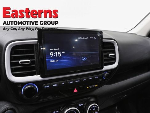 Used 2023 Hyundai Venue Limited w/ Cargo Package FWD image 21