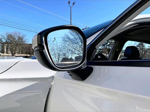 Used 2022 Honda Civic Touring image 29