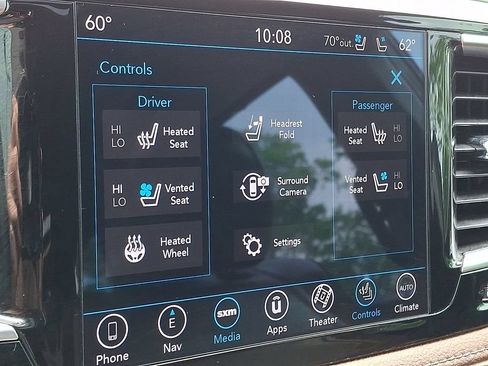 Used 2019 Chrysler Pacifica Limited w/ Tire & Wheel Group FWD image 26