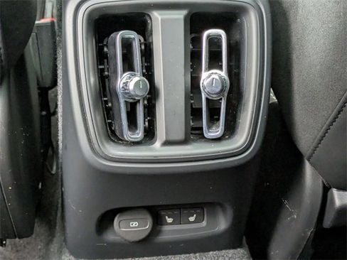Certified 2023 Volvo XC40 Recharge Ultimate image 22