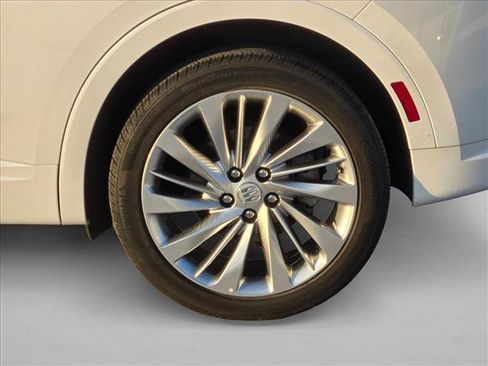 Used 2024 Buick Envision Avenir image 23