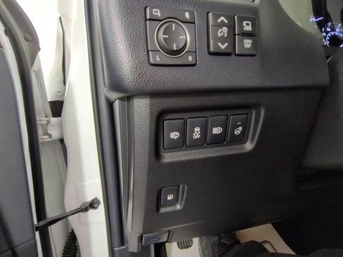 Used 2023 Lexus GX 460 Luxury w/ Sport Design Package AWD/4WD image 22