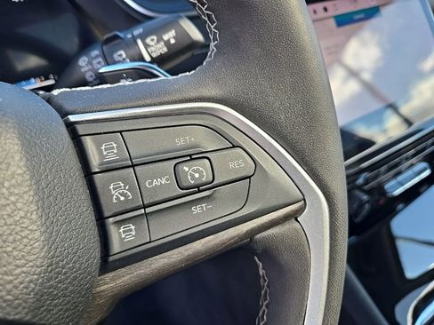 Certified 2023 Jeep Grand Cherokee Limited AWD/4WD image 23