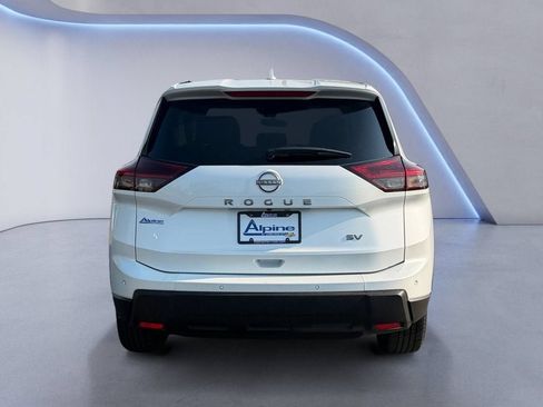 Used 2024 Nissan Rogue SV FWD image 4