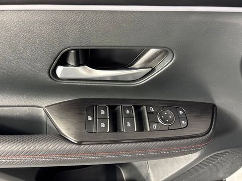 Used 2025 Nissan Kicks SR w/ SR Premium Package AWD/4WD image 21