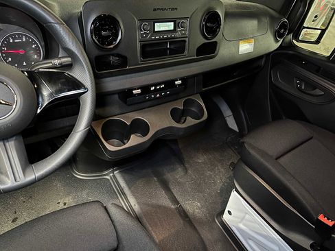 Used 2025 Mercedes-Benz Sprinter 2500 image 28