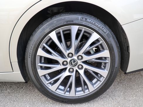 Used 2021 Lexus ES 350 w/ Premium Package image 14