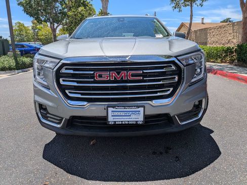 Used 2024 GMC Terrain SLT AWD/4WD image 3