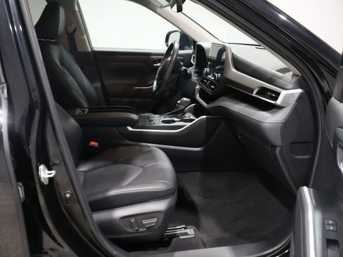 Used 2023 Toyota Highlander XLE image 24