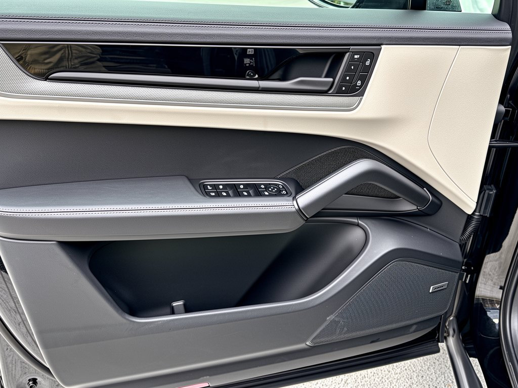 Certified 2026 Porsche Cayenne E-Hybrid Coupe AWD/4WD image 14