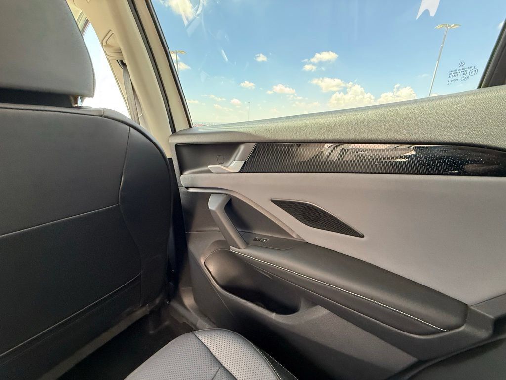 Certified 2025 Volkswagen Tiguan SE FWD image 16