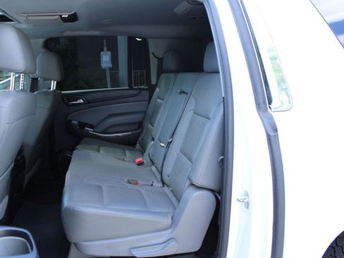 Used 2018 Chevrolet Suburban LT RWD image 34
