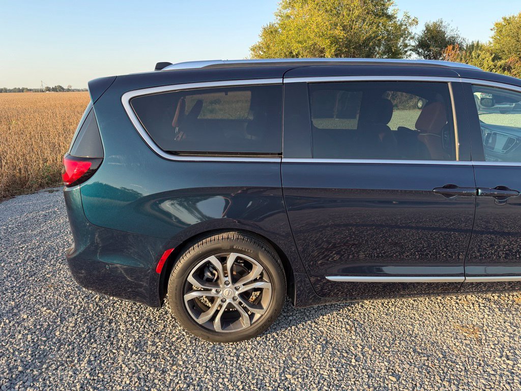 Used 2025 Chrysler Pacifica Pinnacle FWD image 26