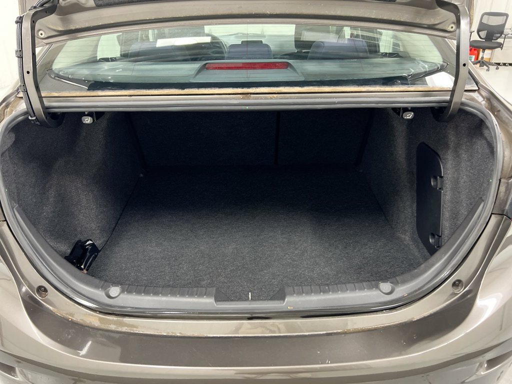 Used 2014 MAZDA MAZDA3 i Touring FWD image 22