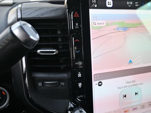 Used 2025 RAM 3500 Limited AWD/4WD image 29