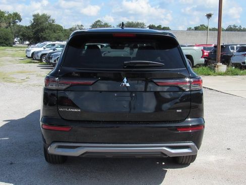 New 2025 Mitsubishi Outlander SE image 4