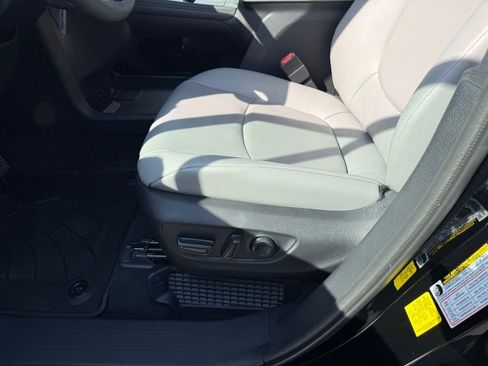 New 2026 Toyota Sienna XLE image 13