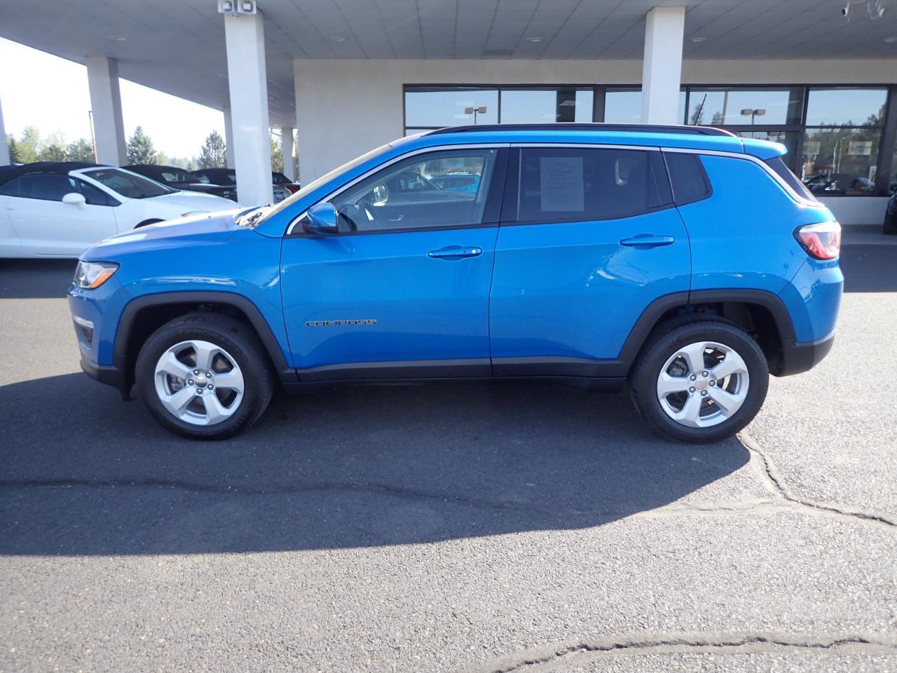 Used 2019 Jeep Compass Latitude w/ Popular Equipment Group AWD/4WD image 2