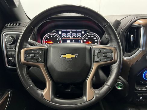 Used 2022 Chevrolet Silverado 1500 High Country w/ Technology Package image 15
