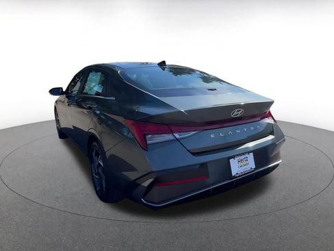 Used 2025 Hyundai Elantra SEL image 11