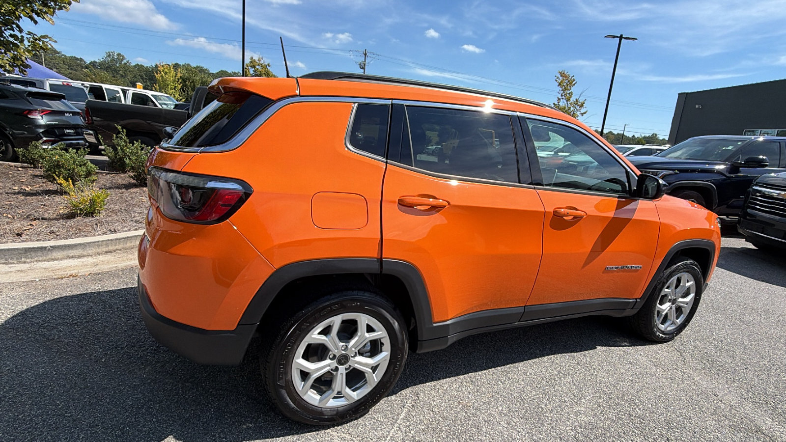 Used 2026 Jeep Compass Latitude AWD/4WD image 8