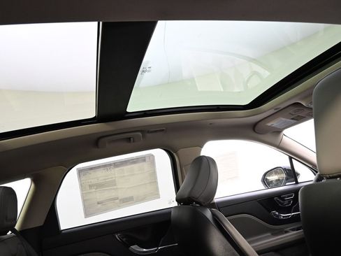 New 2026 Lincoln Corsair Premiere image 17