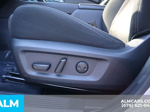 Used 2024 Nissan Rogue SV image 12